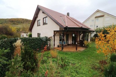 Feldrandlage mit traumhaftem Blick auf die Weinberge! Ein- bis Zweifamilienhaus in Erlenbach