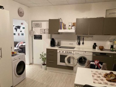 Helle, großzügige Wohnung mit EBK, TGL-Bad & Wanne, nähe Siemens