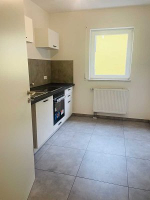 Vollständig renovierte 4-Zimmer-Wohnung mit Balkon und Einbauküche in Eppstein