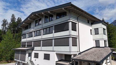 Dachgeschosswohnung mit alpinem Charakter – Erstbezug