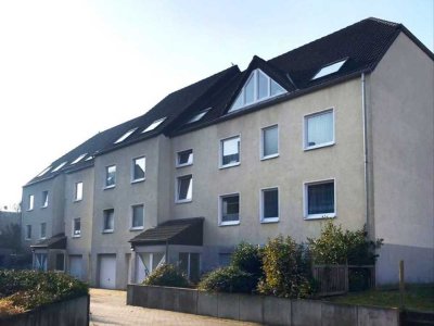 Günstige und gepflegte 2 Zimmer-DG-Wohnung mit Balkon in ruhiger Umgebung (WBS erforderlich)