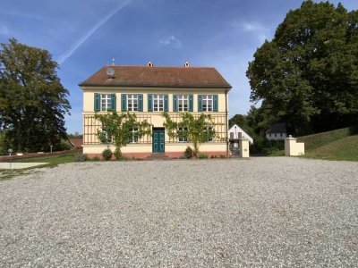 Großzügige 3 Zimmerwohnung in einem Denkmalgeschützten Gebäude in Hirschenhausen zu vermieten!