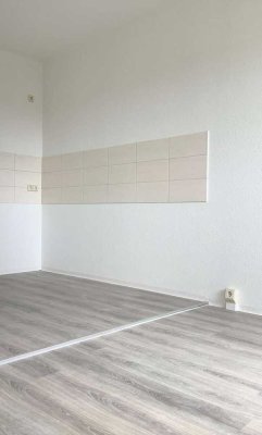 ** Singels aufgepasst ! Wir sanieren weiter, 2 Raum Wohnungen**