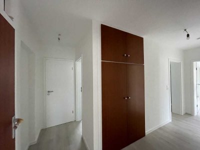 Helle 3,5 Zi Wohnung mit Garage und Blick in die Weinberge