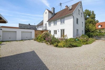 Zentral gelegene, modernisierte Bauernhaushälfte mit Südgarten und Ausbaupotenzial
