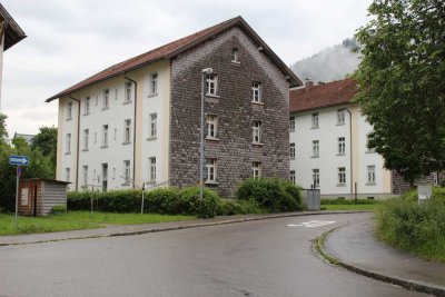 Kleine 4 Zimmerwohnung in Denkmahlgeschützen Haus