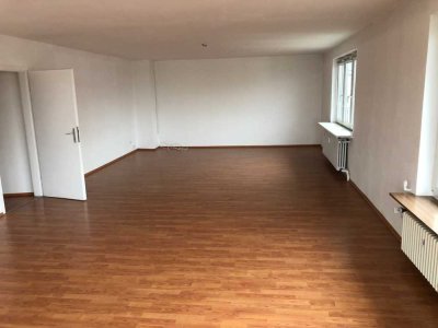 Großzügige 4-Zimmer-Wohnung im Citycenter Nähe HFU / DHBW - WG-geeignet