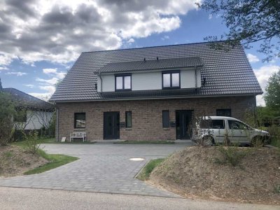 Eine Neubau Doppelhaushälften KfW40 in gesuchter Lage