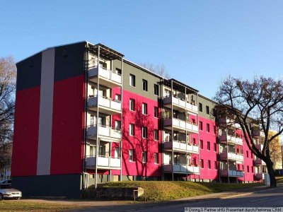 Neu saniert und fairer Preis --- 4-Raum-WE mit Balkon + PKW-Stellplatz !