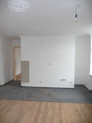 schöner Wohnen im Zentrum - 2 Zimmer Wohnung - Altbau - besonders schick (E0482)