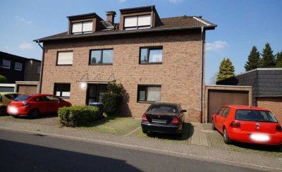 Sehr hübsche Erdgeschosswohnung mit eigenem Garten und Garage und 2 Stellplätze in ruhiger Lage
