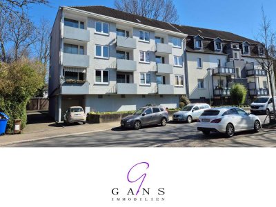 Komplett renovierte und teilsanierte 2,5 Zimmer Wohnung mit Balkon