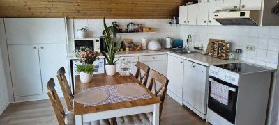 Gepflegte 2-Zimmer-Dachgeschosswohnung mit Einbauküche in Darmstadt