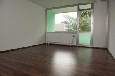 Tolle EG Wohnung mit neuem Laminat und tapeziert