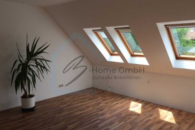 2-Z. DG-Wohnung mit Balkon, KFZ-Stellplatz und EBK ab 01.09.2025