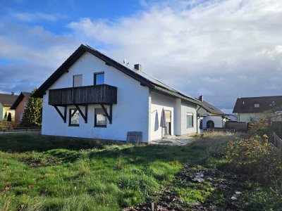 Platz u. Möglichkeiten - Ein-/ Zweifamilienhaus - renovierungsbedürftig