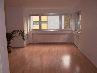 2-Zi-Wohnung mit Küche 1.8.26 - 31.3.27, Lindenstraße, Nähe Rudolfplatz