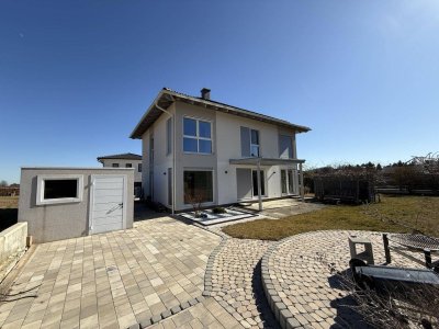 Dreistetten - tolle Wohnqualität: Wohnhaus mit geräumigen 6 Zimmern, Terrasse &amp; Garage!