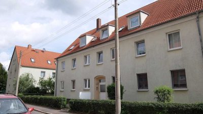 Böhlen - kleine 3-Raum-DG-Wohnung mit günstiger Raumaufteilung, EBK  und Tageslichtbad