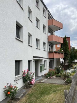 Helle, komplett renovierte 3 Zimmer Wohnung mit Balkon