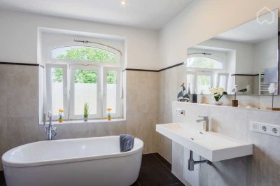 Helle 4-RW mit Kamin und Einbauküche