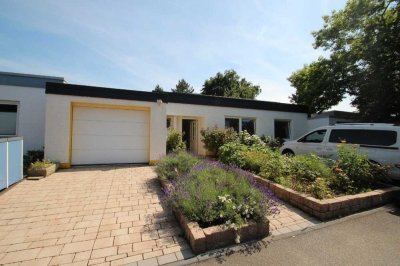 Hier wohnt die Sonne ! Farbenfroher Bungalow in Hangelar