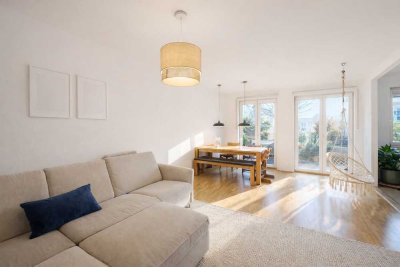 Renovierte Gartenwohnung mit zwei Terrassen und neuer Einbauküche.