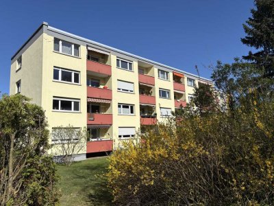 Schöne, helle 3-Zi-Wohnung im Dachgeschoss mit Balkon und Garage