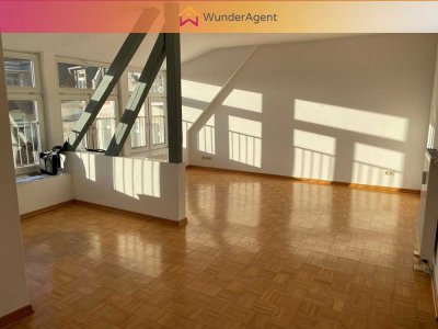 Charmante, Lichtdurchflutete Dachgeschoss Wohnung mit  Einbauküche