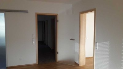 Zweitbezug mit Balkon und EBK: Geschmackvolle 3-Zimmer-Wohnung mit geh. Innenausstattung