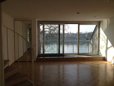Maisonette Wohnung direkt am Rhein