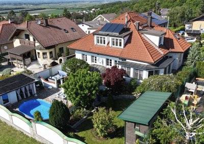 Hollywood Hills Flair – exklusives Ein- oder Zweifamilienhaus mit Panoramablick, Pool, Whirlpool und 4 Garagenplätzen