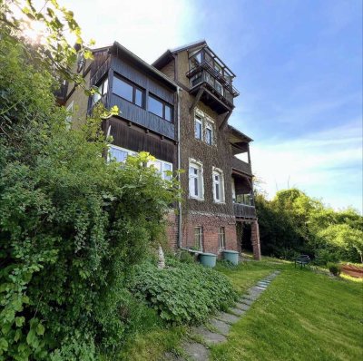 Charmantes Mehrfamilienhaus mit Gartengrundstück, herrlichem Ausblick und Entwicklungspotenzial