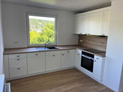 Traumhafte, frisch sanierte 3-Zimmer-Terrassenwohnung mit EBK im Landhausstil