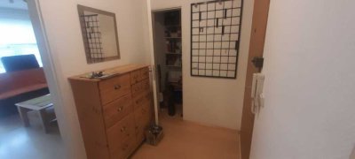 Helle 2,5-Zimmer Wohnung, möbliert, mit Balkon in Mülheim-Heißen