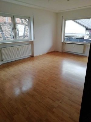 Helle 2-Zimmer-Wohnung mit großem Balkon
