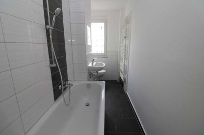 Auch für Nichtschwimmer geeignet...2-RW mit modernem Wannenbad!