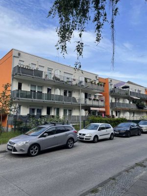 Lankwitz: Schöne 2-Zimmer-Wohnung mit Garten, Balkon und Terrasse