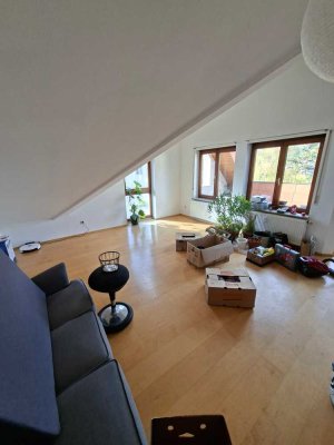 Gemütliche, schöne 2-Zi.-DG-Whg * EBK + TL-Bad + Dachloggia + TG-Stpl. in guter Lage!