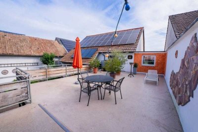 Großzügiges Stadthaus mit Scheune und Garagen