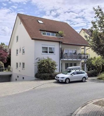 Hübsche 4 Zimmer Maisonette Wohnung mit Küche und  Loggia