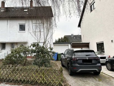 VON PRIVAT: Doppelhaushälfte mit Garage in Rodgau / Nieder Roden