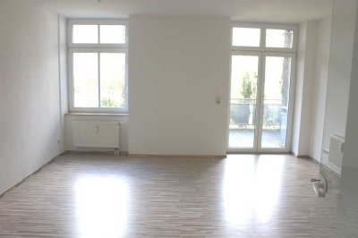 Ab 01.09 /01.10.2025 Vollständig renovierte 2Raum-Wohnung mit Balkon und Einbauküche in Fliegerhorst