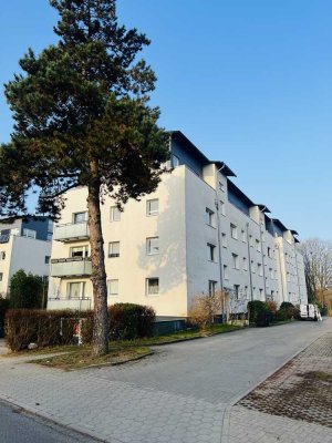 Freie lichtdurchflutete 3 Zimmer-Wohnung 1. OG in Südlage ohne Makler.