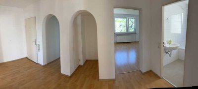 Helle 2,5 Zimmer mit Balkon in ruhigem Haus