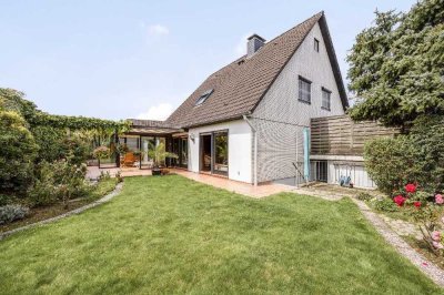 Blick ins Grüne: Freistehendes Zweifamilienhaus in Ratingen-Homberg