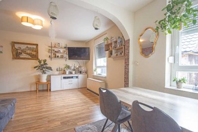 Teilrenovierte Doppelhaushälfte als Zweifamilienhaus auf 478 m² - ideal für die große Familie