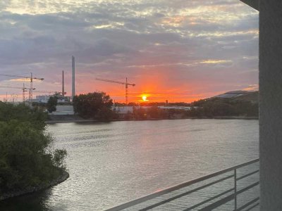 Neuwertige 3 Zimmer Wohnung incl. neuer Küche mit Insel und Blick auf den Altrein