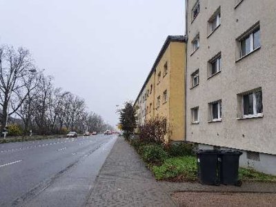 4-Zimmer Wohnung, mit Mansarde und Keller, zentrale Lage, Bus vor der Tür
