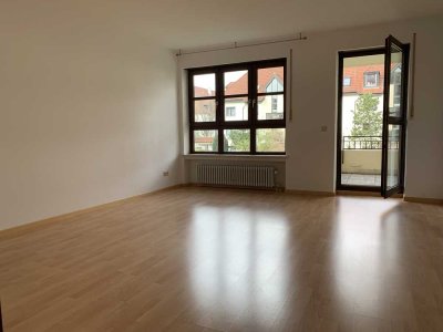 Gepflegte, helle und ruhig gelegene 2-Zi-Wohnung im Univiertel mit Balkon und EBK (von privat)